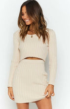 Cargar imagen en el visor de la galería, Traje dos piezas Sleeve Crop Top and Knitted Skirt