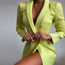 Cargar imagen en el visor de la galería, Minivestido de punto con cuello vuelto y corte en A, largo con botones para mujer