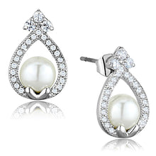 Cargar imagen en el visor de la galería, Pendiente Rhodium Brass Earrings with Synthetic Pearl in White
