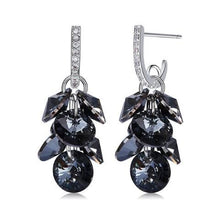 Cargar imagen en el visor de la galería, Pendientes Black Dangling Cluster Grapevine Earrings in 14K White Gold

