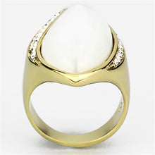 Cargar imagen en el visor de la galería, Anillo de latón dorado (chapado de iones) con ojo de gato sintético
