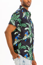 Cargar imagen en el visor de la galería, HAWAIIAN BUTTON DOWN SHIRT
