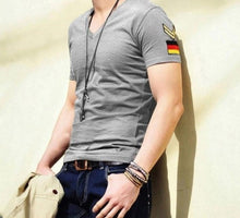 Cargar imagen en el visor de la galería, Mens Slim Fit Tee Shirt with Army Badge
