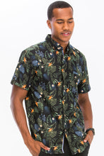 Cargar imagen en el visor de la galería, Hawaiian Print Button Down Shirt
